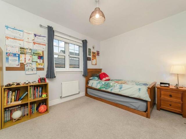 5 bedroom detached house to rent