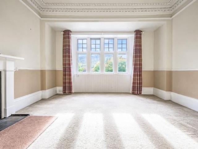 5 bedroom detached house to rent