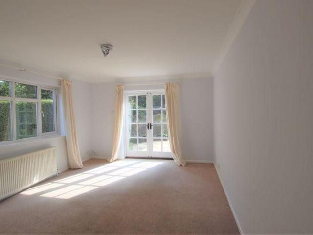 5 bedroom detached house to rent