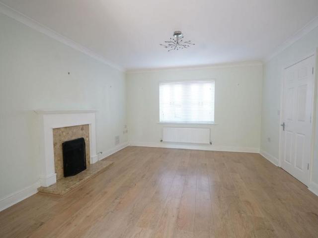 5 bedroom detached house to rent