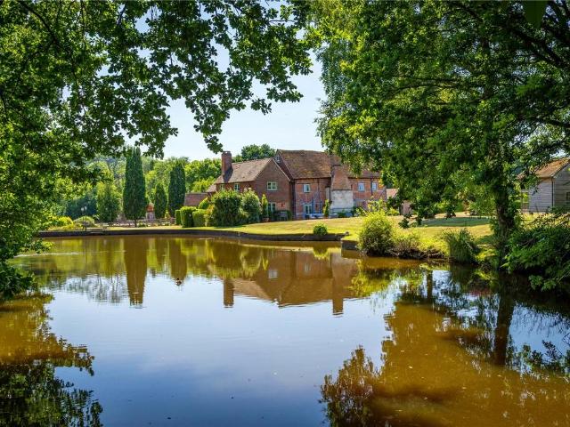 5 bedroom detached house to rent