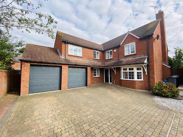 5 bedroom detached house to rent