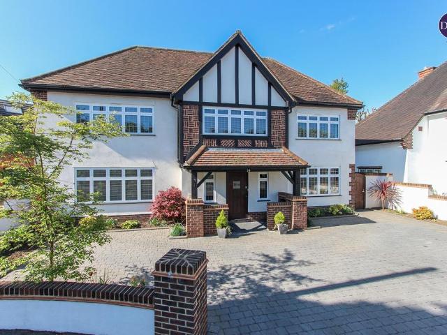 5 bedroom detached house to rent