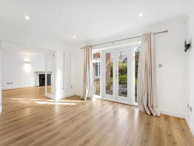 5 bedroom detached house to rent