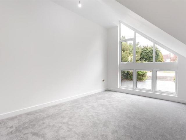 5 bedroom detached house to rent