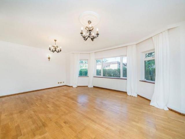 5 bedroom detached house to rent