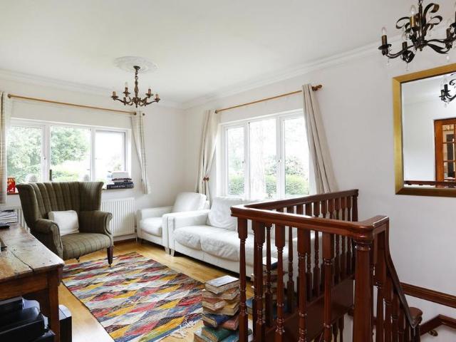 5 bedroom detached house to rent