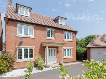 5 bedroom detached house to rent