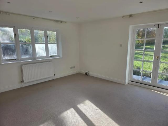 5 bedroom detached house to rent