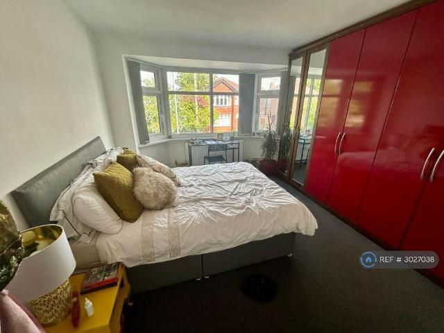 5 bedroom detached house to rent