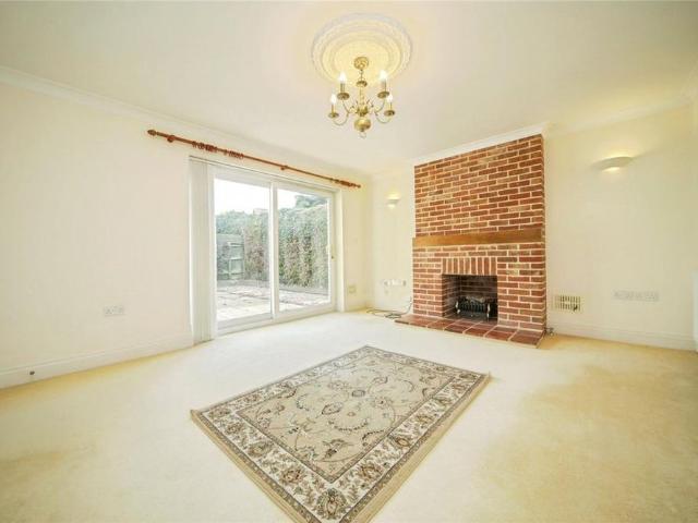 5 bedroom detached house to rent