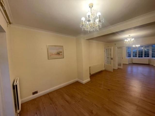 5 bedroom detached house to rent