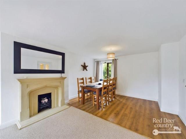 5 bedroom detached house to rent