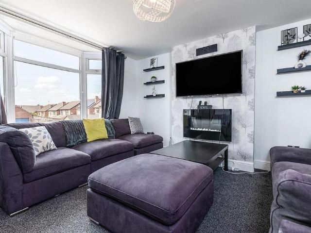 5 bedroom detached house to rent