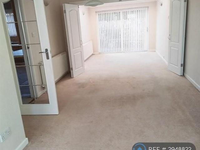 5 bedroom detached house to rent