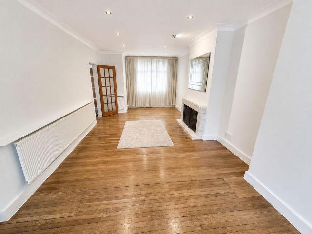 5 bedroom detached house to rent