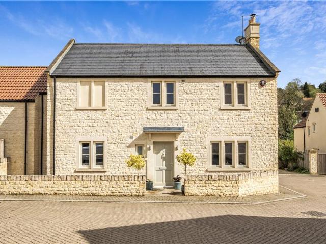5 bedroom detached house to rent