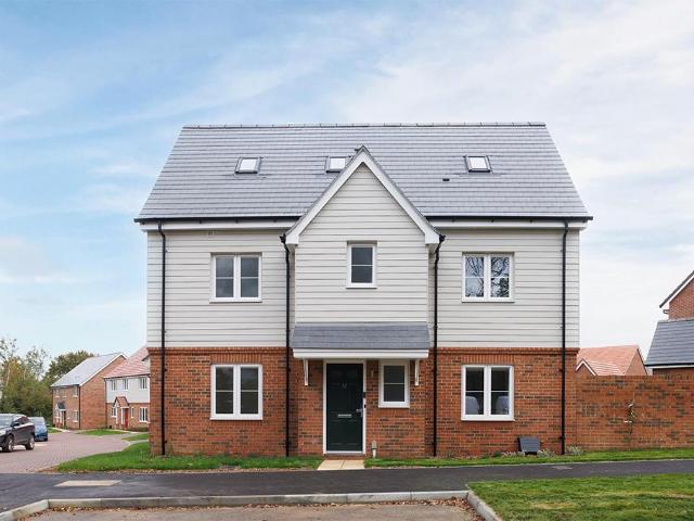 5 bedroom detached house to rent