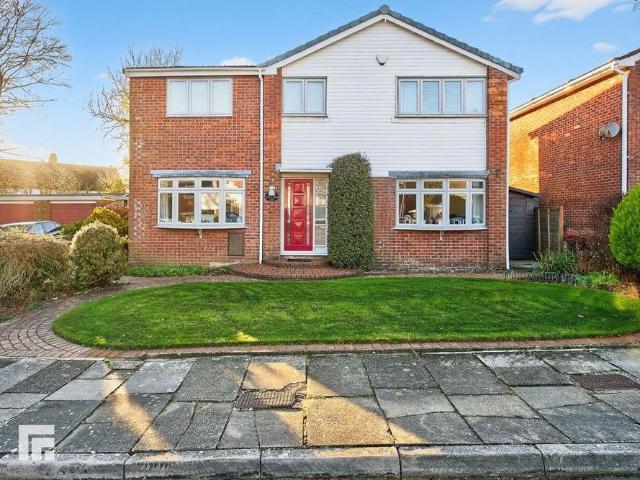 5 bedroom detached house to rent