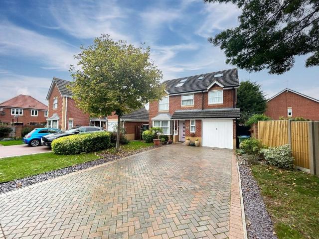 5 bedroom detached house to rent