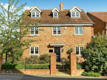 5 bedroom detached house to rent