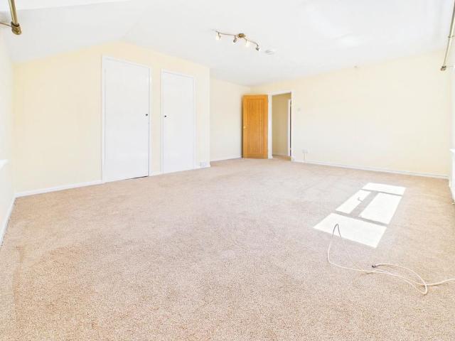 5 bedroom detached house to rent
