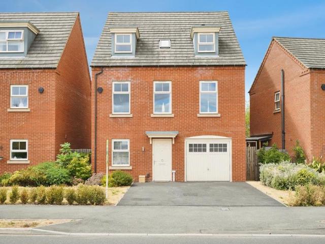 5 bedroom detached house to rent