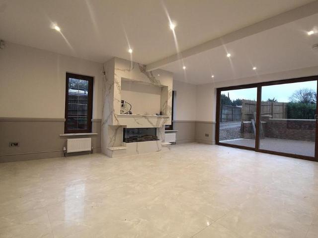5 bedroom detached house to rent