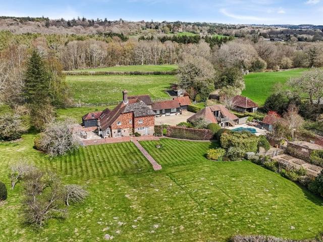 5 bedroom detached house to rent