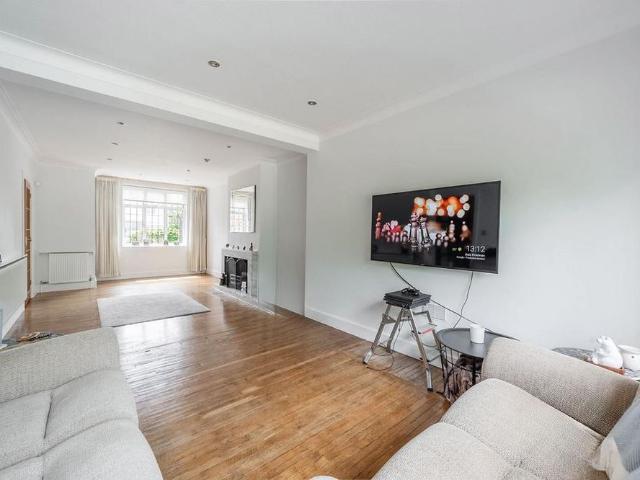 5 bedroom detached house to rent