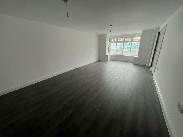 5 bedroom detached house to rent