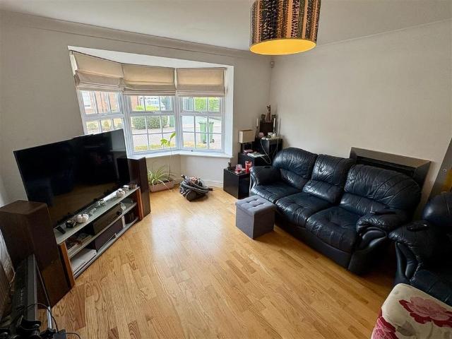 5 bedroom detached house to rent