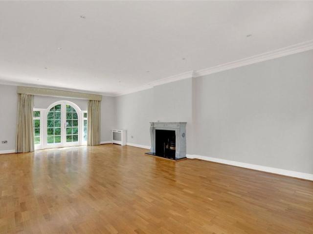 5 bedroom detached house to rent