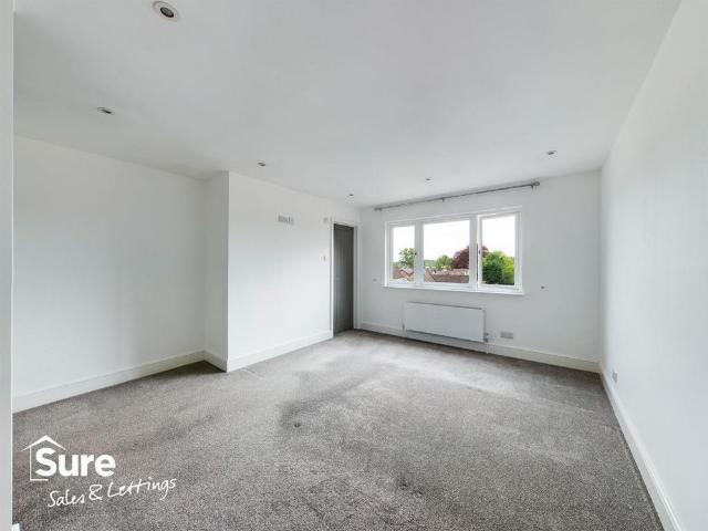 5 bedroom detached house to rent