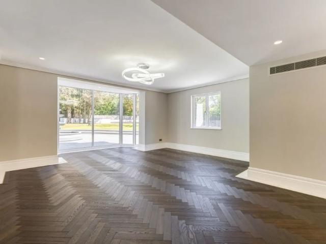 5 bedroom detached house to rent