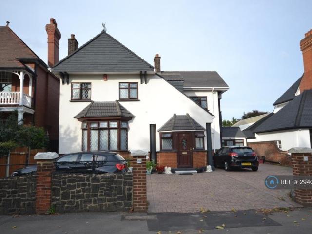 5 bedroom detached house to rent