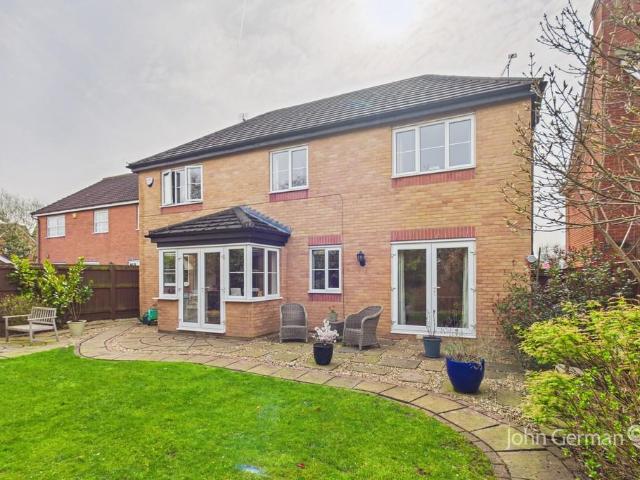 5 bedroom detached house to rent