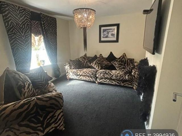 4 bedroom detached house to rent