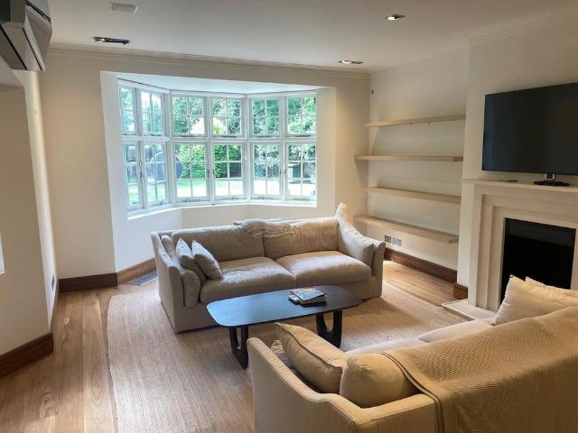 5 bedroom detached house to rent