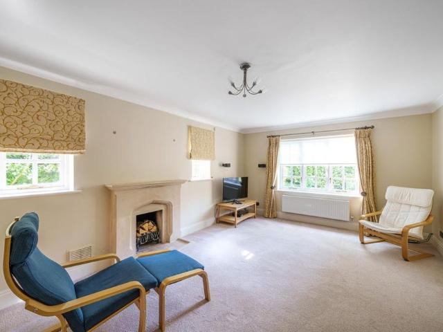 5 bedroom detached house to rent