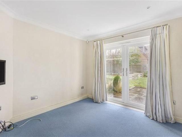 5 bedroom detached house to rent