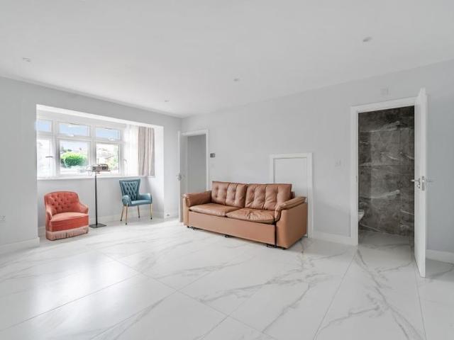 5 bedroom detached house to rent
