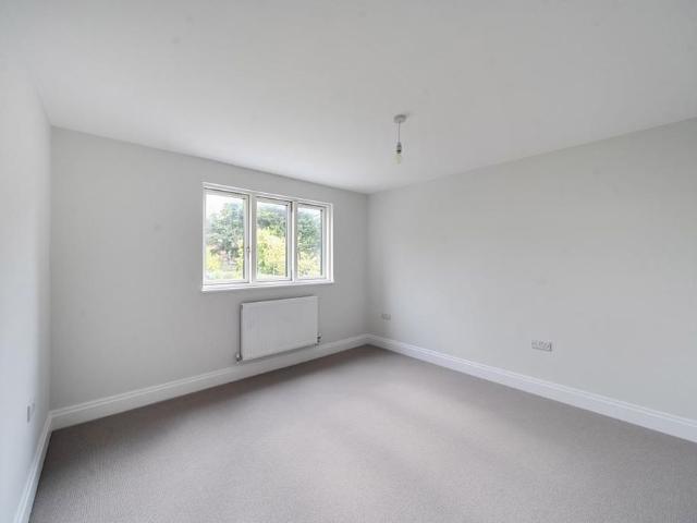 5 bedroom detached house to rent