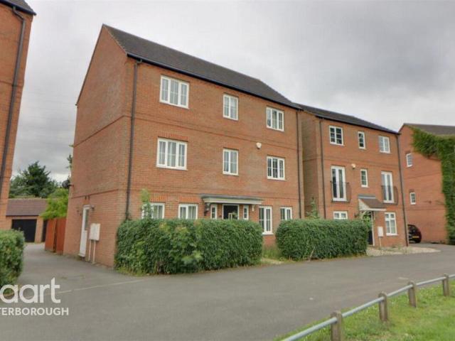 5 bedroom detached house to rent
