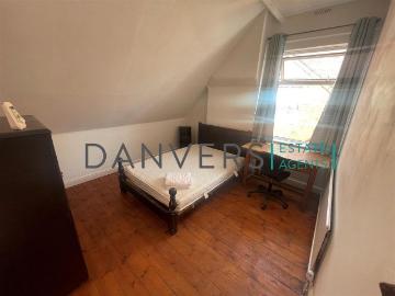 6 bedroom detached house to rent