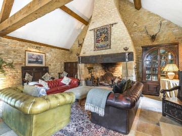 House for rent in Burhill - Fireplace, Equipped kitchen