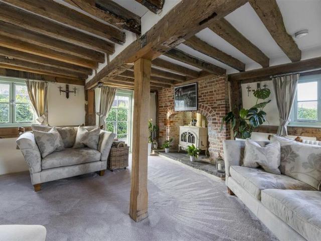 5 bedroom detached house to rent