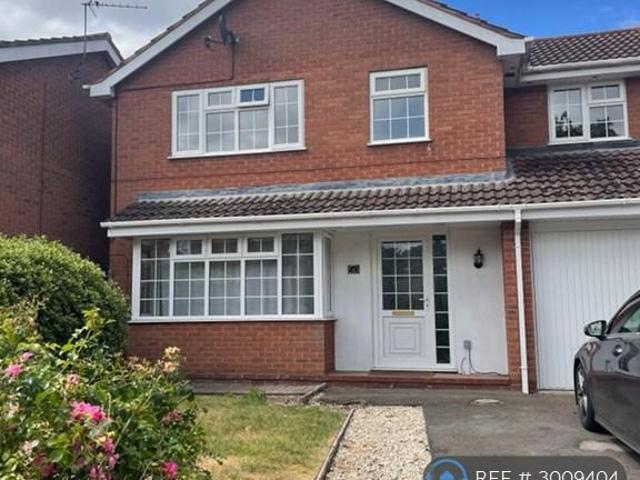 5 bedroom detached house to rent