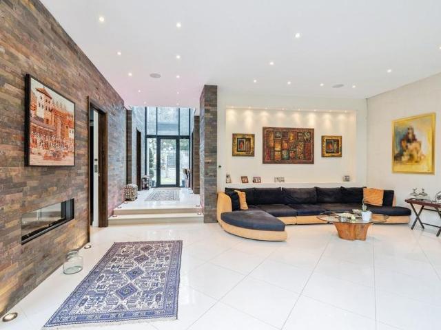 5 bedroom detached house to rent