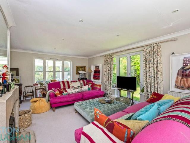5 bedroom detached house to rent